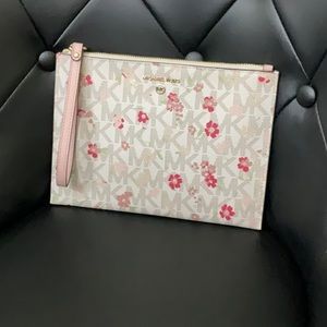 Michael kors wristlet/clutch